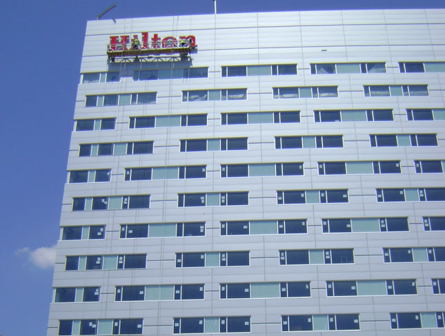 H&M Signs - Installation