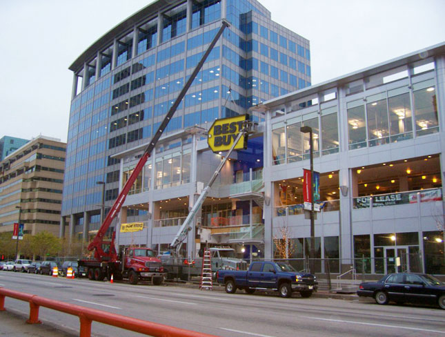 H&M Signs - Installation