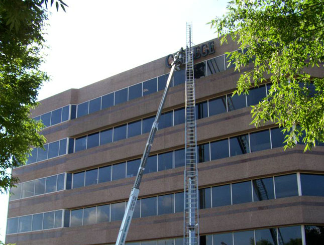 H&M Signs - Installation